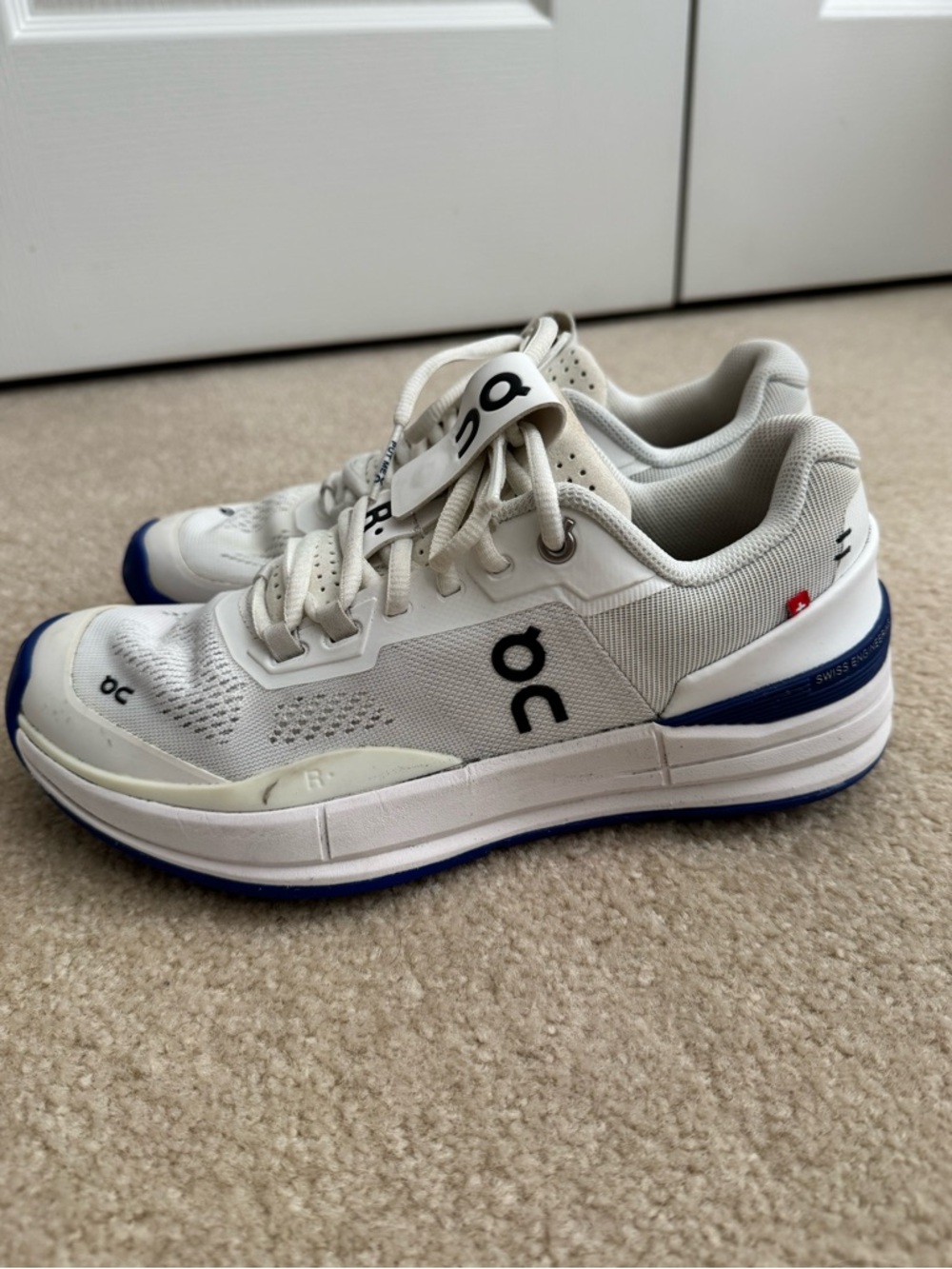 On Rodger Pro  White & Indigo Tennis/Pickleball Sneaker, Women’s size 8.